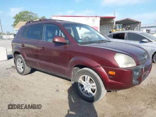 2008 Hyundai Tucson SE with VIN KM8JN12D28U913130, listed as a IAAI auction lot 41915402 with 208,907 mi miles. Bid and sale history available at carsss.com. Image 1.