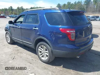 2011 Ford Explorer XLT with VIN 1FMHK8D82BGA29212, listed as a IAAI auction lot 42033218 with 197,999 mi miles and . Bid and sale history available at carsss.com. Image 3.