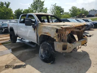 2020 GMC Sierra 3500HD Denali z VIN 1GT49WEY5LF116658, wystawiony jako Copart lot #62864934 z przebiegiem Nie podano mil oraz Szkody całkowita. Historia ofert i sprzedaży dostępna na DreamBid. Obrazek 4.