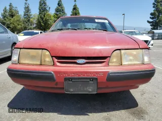 1988 Ford Mustang z VIN 1FABP40A9JF257876, wystawiony jako Copart lot #56777285 z przebiegiem 33 247 mil mil oraz Czysty tytuł • Clean title. Historia ofert i sprzedaży dostępna na DreamBid. Obrazek 5.