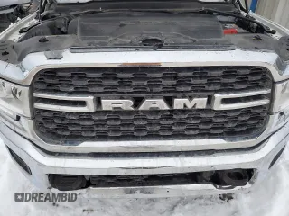 2022 Ram 2500 Big Horn z VIN 3C6UR5JL4NG239154, wystawiony jako Copart lot #88372095 z przebiegiem 107 279 mil mil oraz Szkoda całkowita • Salvage title. Historia ofert i sprzedaży dostępna na DreamBid. Obrazek 11.