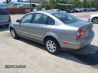 2004 Volkswagen Passat GLS z VIN WVWPD63BX4P205115, wystawiony jako IAAI lot #42039738 z przebiegiem 195 817 mil mil oraz . Historia ofert i sprzedaży dostępna na DreamBid. Obrazek 3.