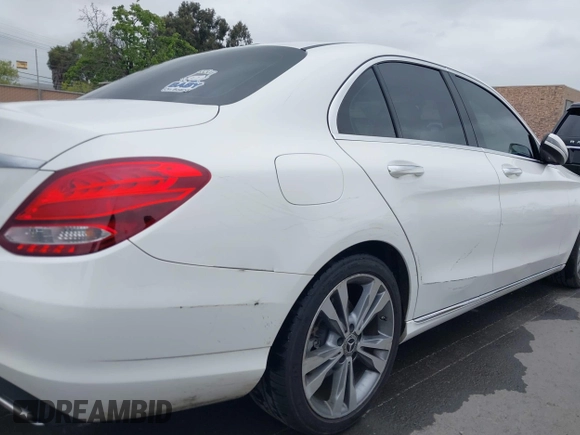 2018 Mercedes-Benz C 300 with VIN 55SWF4JB9JU235630, listed as a IAAI auction lot 42063801 with 117,855 mi miles and . Bid and sale history available at DreamBid. Image 6.