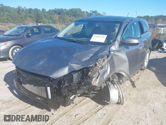 2019 Kia Sorento LX V6 with VIN 5XYPGDA55KG483672, listed as a IAAI auction lot 41043216 with 163,173 mi miles. Bid and sale history available at carsss.com. Image 6.