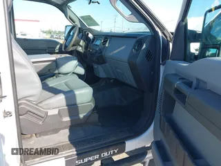 2014 Ford F-350 z VIN 1FT7X3BT4EEA59761, wystawiony jako IAAI lot #42415018 z przebiegiem 104 591 mil mil oraz . Historia ofert i sprzedaży dostępna na DreamBid. Obrazek 5.