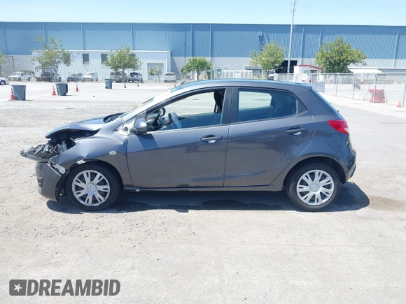 2014 Mazda 2 Sport z VIN JM1DE1KY8E0172828, wystawiony jako IAAI lot #42374758 z przebiegiem 120 180 mil mil oraz . Historia ofert i sprzedaży dostępna na DreamBid. Obrazek 13.