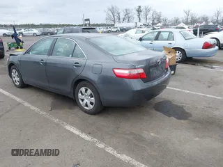 2008 Toyota Camry LE z VIN 4T1BE46K78U751994, wystawiony jako IAAI lot #41712149 z przebiegiem 104 933 mil mil oraz . Historia ofert i sprzedaży dostępna na DreamBid. Obrazek 3.