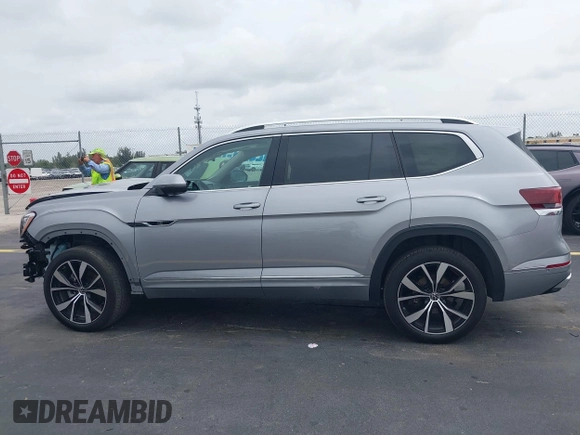 2024 Volkswagen Atlas SEL Premium R-Line with VIN 1V2FR2CA7RC595004, listed as a IAAI auction lot 42425330 with 16,171 mi miles and . Bid and sale history available at DreamBid. Image 15.