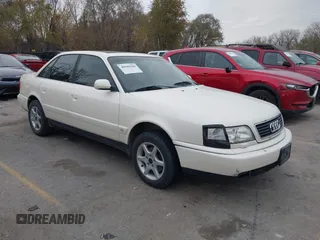 1996 Audi A6 z VIN WAUGA84A6TN084231, wystawiony jako IAAI lot #40940280 z przebiegiem 210 502 mil mil oraz . Historia ofert i sprzedaży dostępna na DreamBid. Obrazek 1.