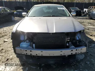 2015 Chrysler 300 Limited z VIN 2C3CCAAG7FH779797, wystawiony jako Copart lot #52281375 z przebiegiem 140 141 mil mil oraz Szkoda całkowita • Salvage title. Historia ofert i sprzedaży dostępna na DreamBid. Obrazek 5.