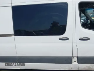2019 Mercedes-Benz Sprinter Cargo z VIN WD4PF1CD1KP074822, wystawiony jako IAAI lot #40303744 z przebiegiem Nie podano mil oraz . Historia ofert i sprzedaży dostępna na DreamBid. Obrazek 13.