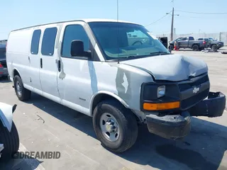 2005 Chevrolet Express Cargo z VIN 1GCGG29U851189140, wystawiony jako IAAI lot #42733386 z przebiegiem 220 886 mil mil oraz . Historia ofert i sprzedaży dostępna na DreamBid. Obrazek 1.