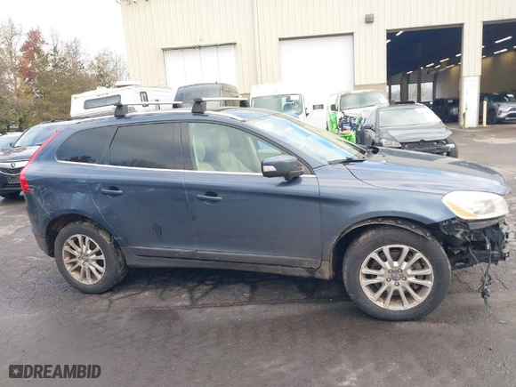 2010 Volvo XC60 3.0T with VIN YV4992DZ2A2119737, listed as a IAAI auction lot 41313329 with 101,112 mi miles. Bid and sale history available at carsss.com. Image 14.