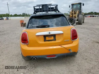 2015 MINI Hardtop 4 Door z VIN WMWXS5C59FT831465, wystawiony jako Copart lot #57534805 z przebiegiem Nie podano mil oraz Czysty tytuł • Clean title. Historia ofert i sprzedaży dostępna na DreamBid. Obrazek 6.