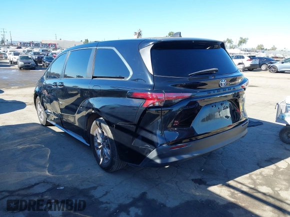 2021 Toyota Sienna LE with VIN 5TDKRKEC5MS043913, listed as a IAAI auction lot 40141863 with 89,439 mi miles. Bid and sale history available at carsss.com. Image 3.