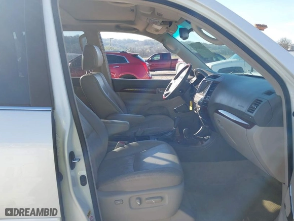 2009 Lexus GX 470 with VIN JTJBT20X390175930, listed as a IAAI auction lot 41856945 with 207,809 mi miles. Bid and sale history available at carsss.com. Image 5.