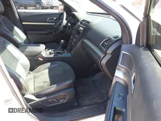 2018 Ford Explorer XLT z VIN 1FM5K7D86JGC51540, wystawiony jako IAAI lot #41572752 z przebiegiem 118 414 mil mil oraz . Historia ofert i sprzedaży dostępna na DreamBid. Obrazek 5.