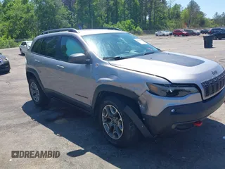 2020 Jeep Cherokee Trailhawk z VIN 1C4PJMBX1LD590087, wystawiony jako IAAI lot #42027620 z przebiegiem 91 033 mil mil oraz . Historia ofert i sprzedaży dostępna na DreamBid. Obrazek 1.