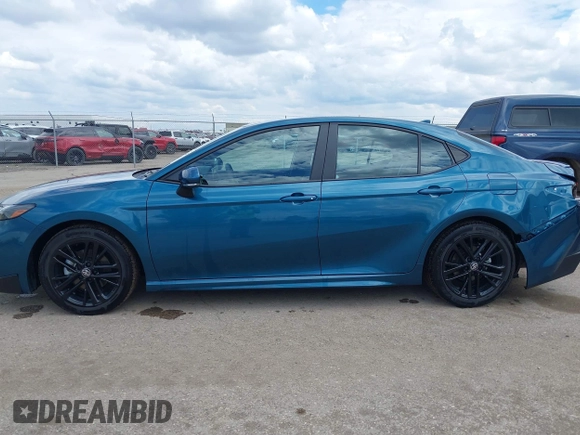 2025 Toyota Camry LE z VIN 4T1DAACK4SU518573, wystawiony jako IAAI lot #42368770 z przebiegiem 30 727 mil mil oraz . Historia ofert i sprzedaży dostępna na DreamBid. Obrazek 14.