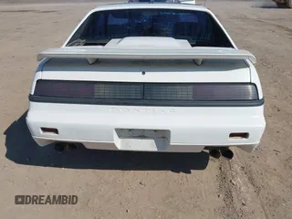 1986 Pontiac Fiero z VIN 1G2PF3790GP231392, wystawiony jako IAAI lot #41870267 z przebiegiem 156 718 mil mil oraz . Historia ofert i sprzedaży dostępna na DreamBid. Obrazek 16.