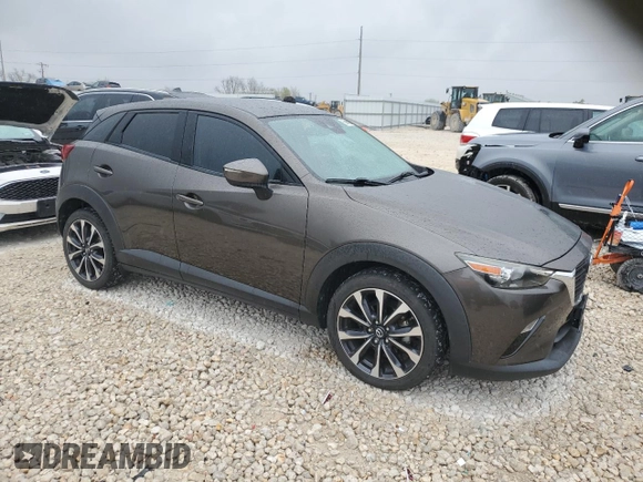 2019 Mazda CX-3 Touring z VIN JM1DKDC71K1408158, wystawiony jako Copart lot #50463675 z przebiegiem 95 578 mil mil oraz Czysty tytuł • Clean title. Historia ofert i sprzedaży dostępna na DreamBid. Obrazek 4.
