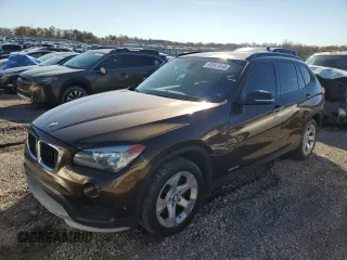 2015 BMW X1 sDrive28i with VIN WBAVM1C54FV316825, listed as a Copart auction lot 83592644 with 76,823 mi miles and Salvage Title. Bid and sale history available at carsss.com. Image 1.
