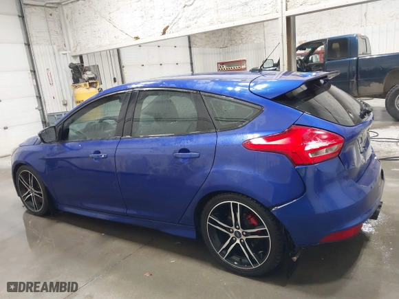 2015 Ford Focus ST with VIN 1FADP3L98FL321600, listed as a IAAI auction lot 40489832 with 91,762 mi miles. Bid and sale history available at carsss.com. Image 15.