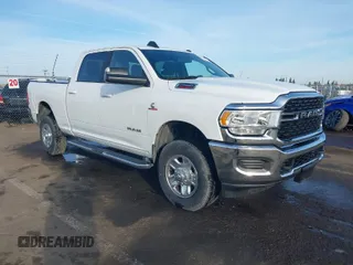 2022 Ram 2500 Lone Star z VIN 3C6UR5DL4NG235715, wystawiony jako IAAI lot #41753908 z przebiegiem 24 578 mil mil oraz . Historia ofert i sprzedaży dostępna na DreamBid. Obrazek 1.