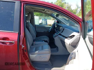 2020 Toyota Sienna XLE Auto Access Seat with VIN 5TDYZ3DCXLS031692, listed as a IAAI auction lot 42138270 with 71,971 mi miles and . Bid and sale history available at DreamBid. Image 5.