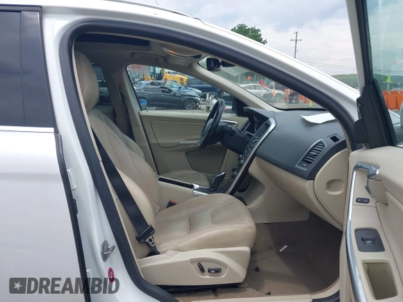 2015 Volvo XC60 T5 Drive-E Premier z VIN YV440MDB9F2622367, wystawiony jako IAAI lot #42356051 z przebiegiem 194 999 mil mil oraz . Historia ofert i sprzedaży dostępna na DreamBid. Obrazek 5.