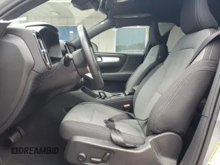 2024 Volvo XC40 Core Bright Theme с VIN YV4L12UK1R2352049, выставлен на аукционе Copart как лот 61442035 с пробегом 20 156 миль миль и Чистый • Clean title. История ставок и продаж доступна на DreamBid. Изображение 7.