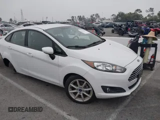 2019 Ford Fiesta SE z VIN 3FADP4BJ5KM135670, wystawiony jako IAAI lot #42477517 z przebiegiem 64 300 mil mil oraz . Historia ofert i sprzedaży dostępna na DreamBid. Obrazek 1.