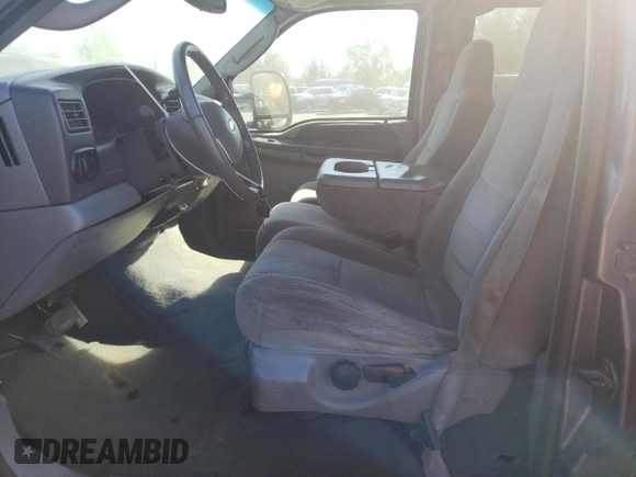2003 Ford Excursion XLT z VIN 1FMNU41S83EA16158, wystawiony jako Copart lot #73062414 z przebiegiem 353 053 mil mil oraz Czysty tytuł • Clean title. Historia ofert i sprzedaży dostępna na DreamBid. Obrazek 7.