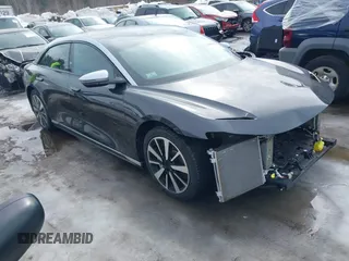 2023 Lucid Air Grand Touring z VIN 50EA1GBA6PA005316, wystawiony jako IAAI lot #41591359 z przebiegiem 4571 mil mil oraz . Historia ofert i sprzedaży dostępna na DreamBid. Obrazek 1.