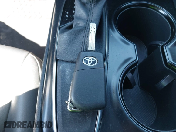 2020 Toyota Camry SE z VIN 4T1G11AKXLU371905, wystawiony jako IAAI lot #41868062 z przebiegiem 103 336 mil mil oraz . Historia ofert i sprzedaży dostępna na DreamBid. Obrazek 11.