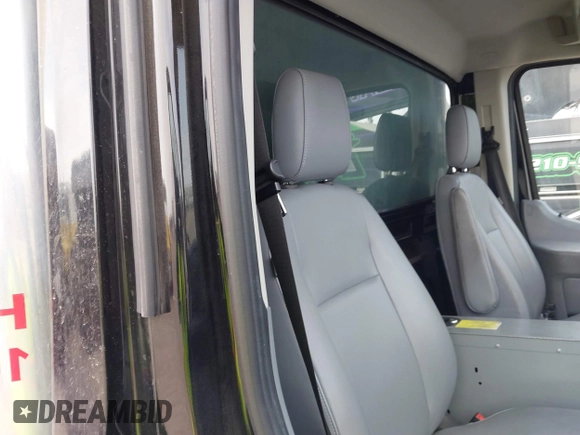 2017 Ford Transit с VIN 1FDBF9ZM0HKB57802, выставлен на аукционе IAAI как лот 41568498 с пробегом 63 714 миль миль и . История ставок и продаж доступна на DreamBid. Изображение 8.