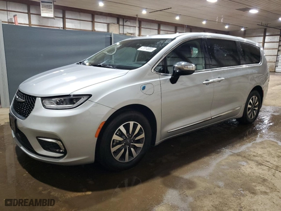 2023 Chrysler Pacifica Hybrid Limited with VIN 2C4RC1S70PR592370, listed as a Copart auction lot 47814885 with 31,876 mi miles and Salvage Title. Bid and sale history available at carsss.com. Image 1.