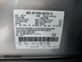 2023 Lincoln Aviator Standard z VIN 5LM5J6XC8PGL23972, wystawiony jako Copart lot #43996485 z przebiegiem 9 445 mil mil oraz Szkoda całkowita • Salvage title. Historia ofert i sprzedaży dostępna na DreamBid. Obrazek 14.