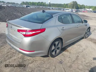 2013 Kia Optima EX z VIN KNAGM4ADXD5059185, wystawiony jako IAAI lot #42046712 z przebiegiem 204 884 mil mil oraz . Historia ofert i sprzedaży dostępna na DreamBid. Obrazek 4.