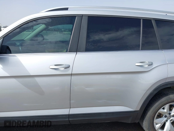 2018 Volkswagen Atlas SE with VIN 1V2KR2CA7JC546436, listed as a IAAI auction lot 41739327 with 123,916 mi miles and . Bid and sale history available at DreamBid. Image 14.