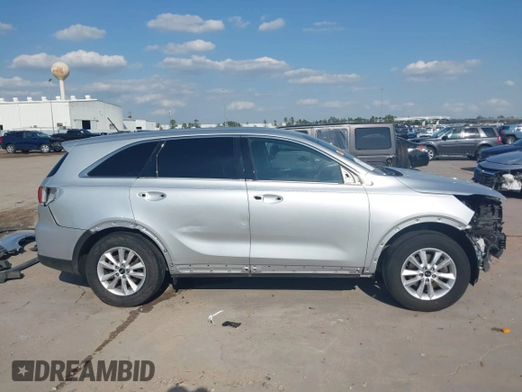 2020 Kia Sorento LX with VIN 5XYPG4A39LG675807, listed as a IAAI auction lot 41871304 with 124,689 mi miles. Bid and sale history available at carsss.com. Image 14.