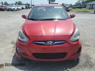 2013 Hyundai Accent GLS z VIN KMHCT4AE8DU441908, wystawiony jako Copart lot #53751375 z przebiegiem 146 721 mil mil oraz Szkoda całkowita • Salvage title. Historia ofert i sprzedaży dostępna na DreamBid. Obrazek 5.