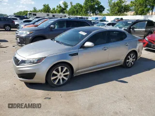 2012 Kia Optima SX z VIN 5XXGR4A64CG023279, wystawiony jako Copart lot #61482775 z przebiegiem 213 282 mil mil oraz Czysty tytuł • Clean title. Historia ofert i sprzedaży dostępna na DreamBid. Obrazek 1.