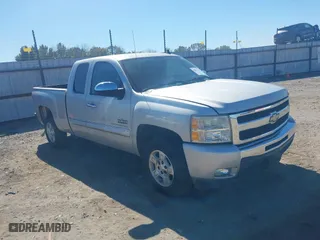 2011 Chevrolet Silverado 1500 LT with VIN 1GCRCSE0XBZ133317, listed as a IAAI auction lot 40613235 with 96,334 mi miles. Bid and sale history available at carsss.com. Image 1.