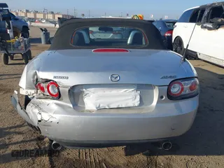 2007 Mazda MX-5 Miata Sport z VIN JM1NC25F170132331, wystawiony jako IAAI lot #42381724 z przebiegiem 74 954 mil mil oraz . Historia ofert i sprzedaży dostępna na DreamBid. Obrazek 16.