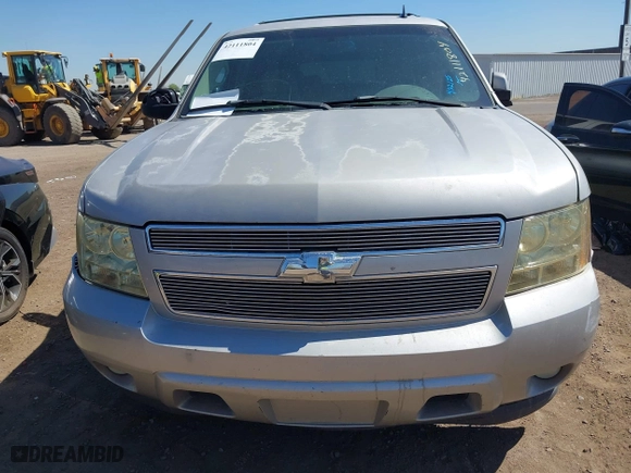 2007 Chevrolet Suburban LT with VIN 1GNFC16J87J230680, listed as a IAAI auction lot 42111804 with 1 mi miles. Bid and sale history available at carsss.com. Image 6.