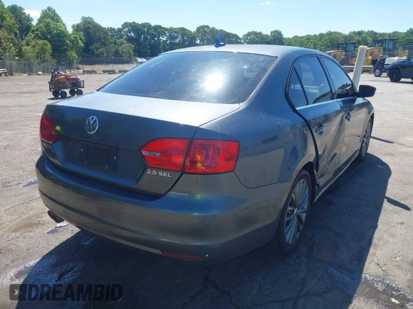 2011 Volkswagen Jetta SEL with VIN 3VWLZ7AJXBM352695, listed as a IAAI auction lot 42325497 with 166,864 mi miles and . Bid and sale history available at DreamBid. Image 4.