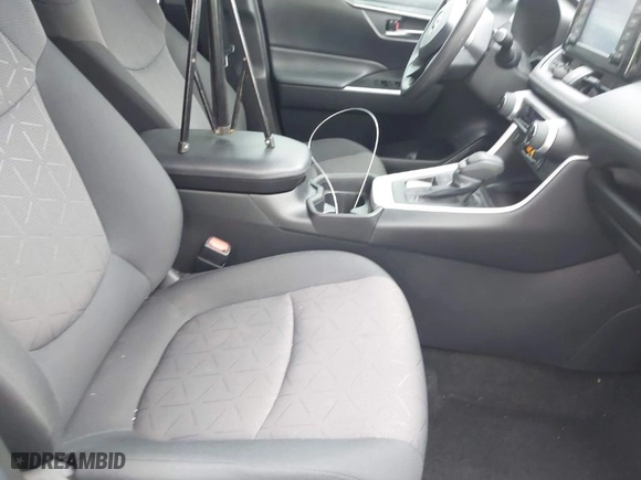 2019 Toyota RAV4 XLE with VIN 2T3W1RFV4KC021738, listed as a IAAI auction lot 41540970 with NaN miles. Bid and sale history available at carsss.com. Image 5.