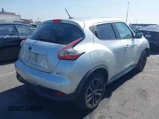 2015 Nissan Juke SV z VIN JN8AF5MR4FT511733, wystawiony jako IAAI lot #42298442 z przebiegiem 118 986 mil mil oraz . Historia ofert i sprzedaży dostępna na DreamBid. Obrazek 4.