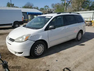 2004 Toyota Sienna CE with VIN 5TDZA23C04S101323, listed as a Copart auction lot 53372115 with 208,653 mi miles and Clean Title. Bid and sale history available at carsss.com. Image 1.